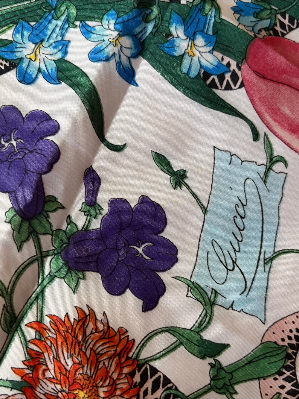 Gucci Flora Snake 100% Silk Scarf - Picture 6 of 16